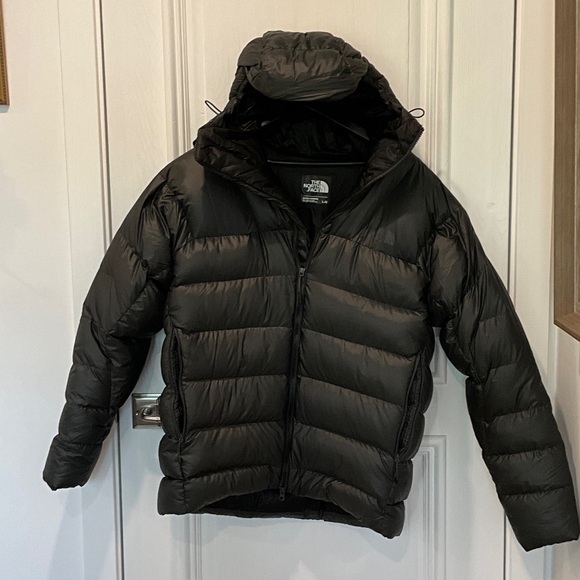 The North Face Men's Puffer Jacket with wire rimmed hood